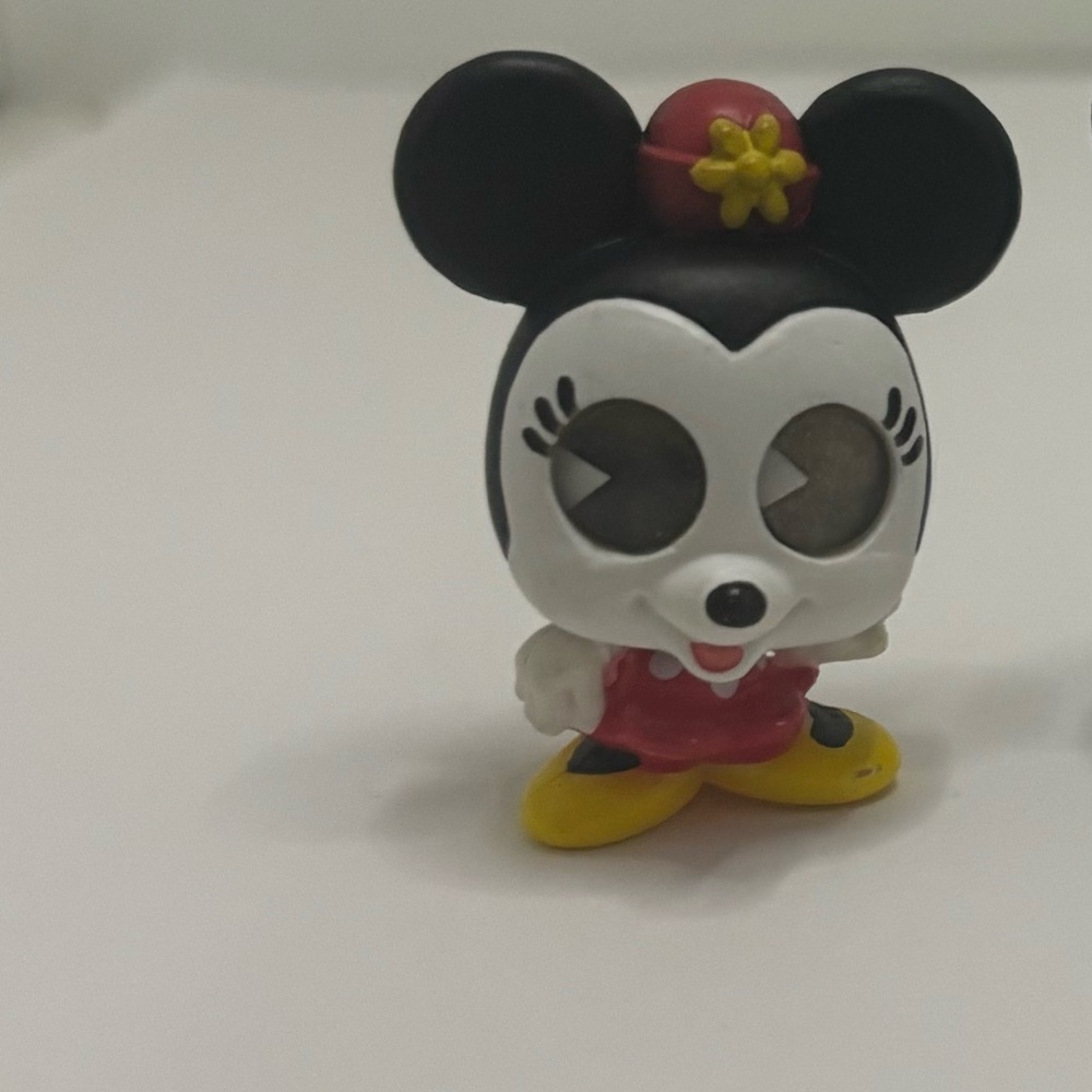 Series 9 Minnie Mouse doorable